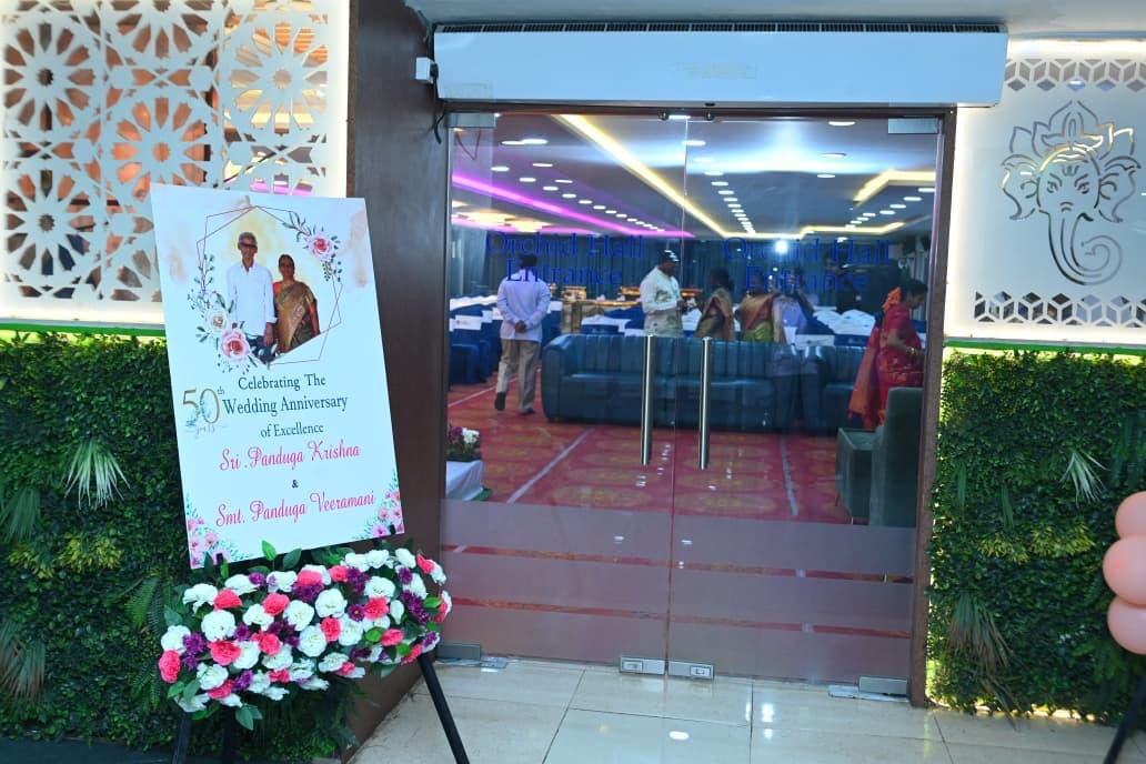 Leo Banquets hall entrance – Green Hills Road Moosapet
